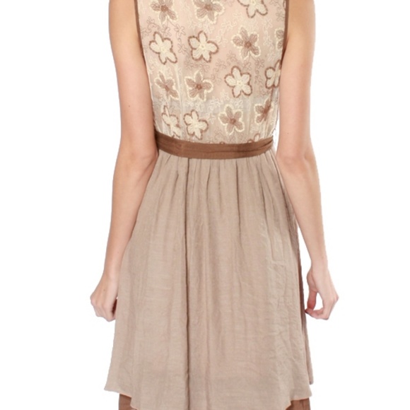 🌸Host Pick🌸 A'Reve Flower Back Detail Dress - Picture 3 of 8